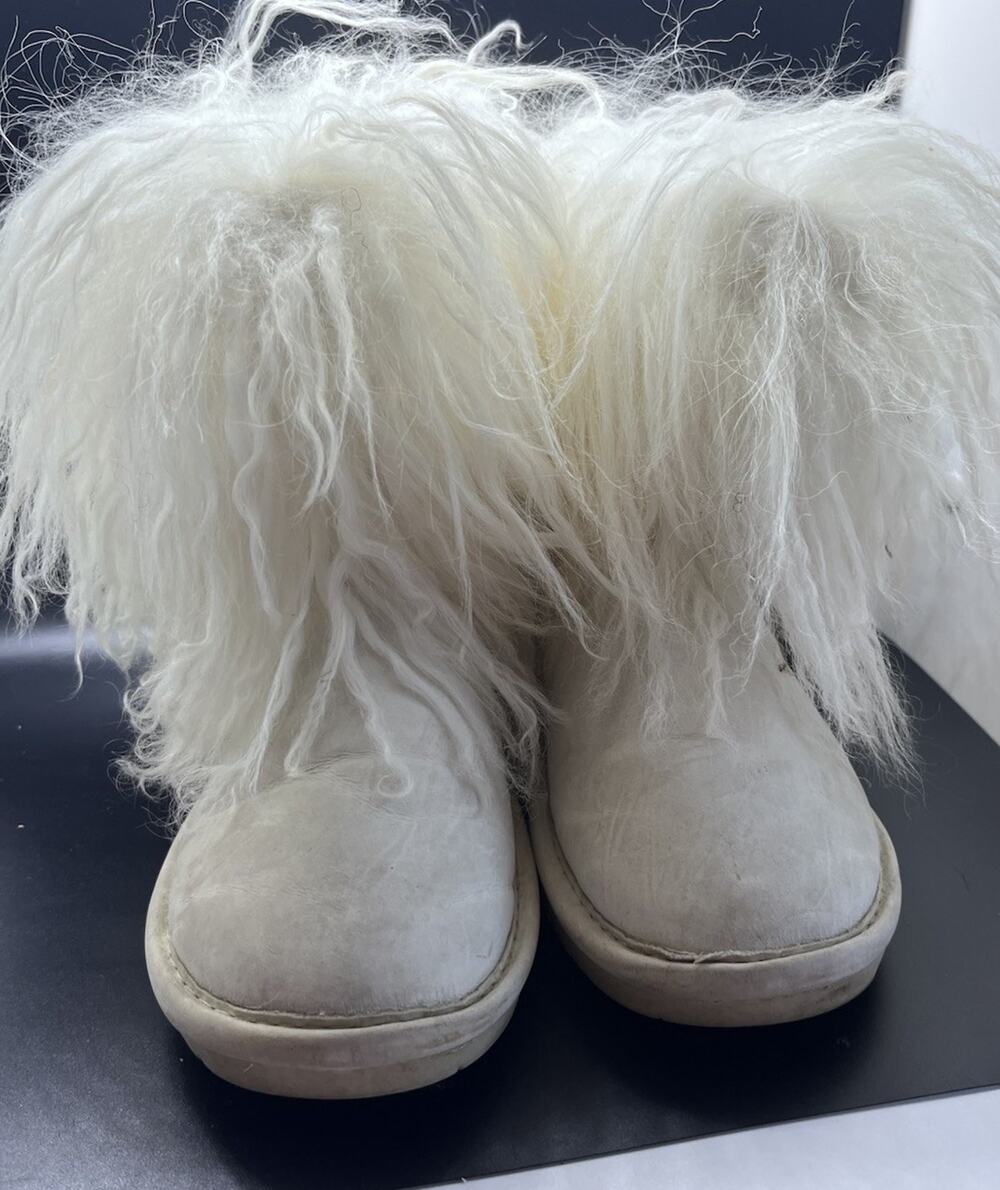 BEARPAW White Lined Mongolian Ankle Boots Womens Size 6 US